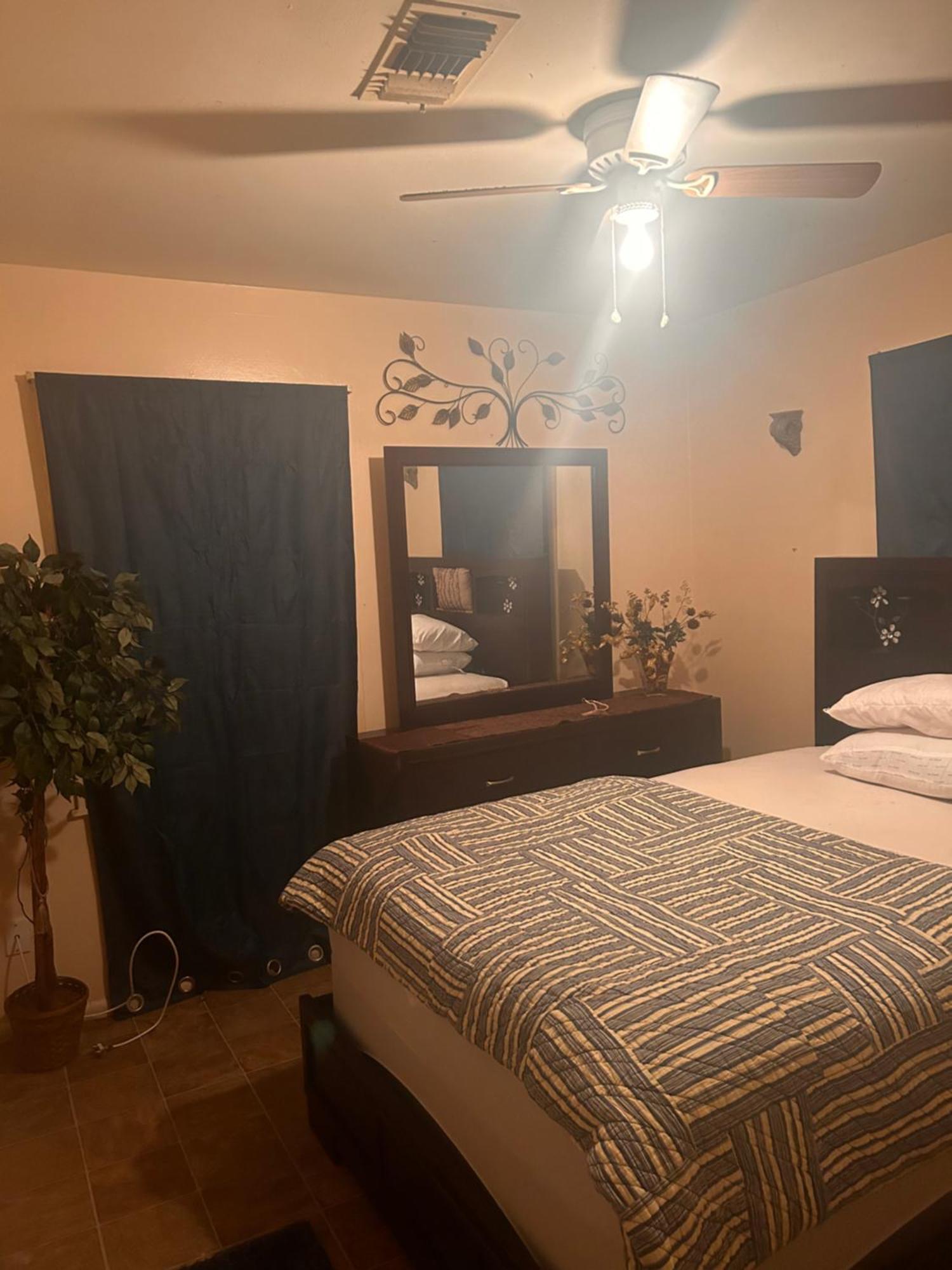 Peachy Sunset Hostel Талахаси Екстериор снимка